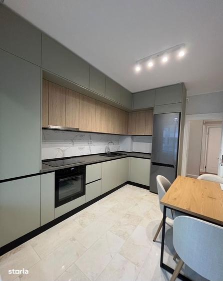 Apartament cu 7 camere decomandat în Central
