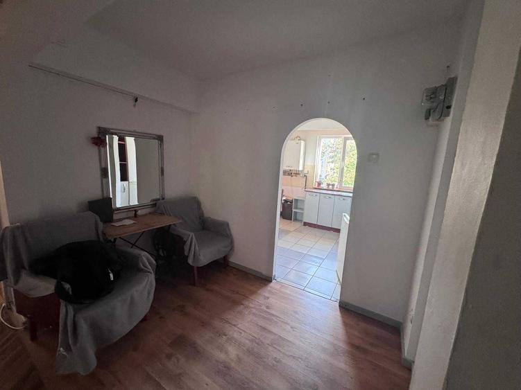 Apartament cu 4 camere decomandat în Grigorescu
