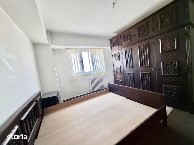 Apartament cu 4 camere semidecomandat, mobilat în Tei