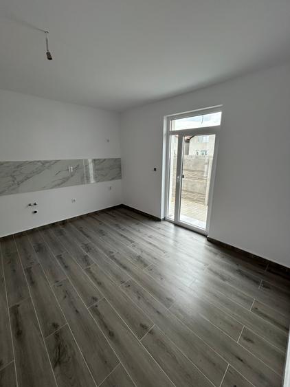 Casă cu 3 camere cu Canalizare în Giroc