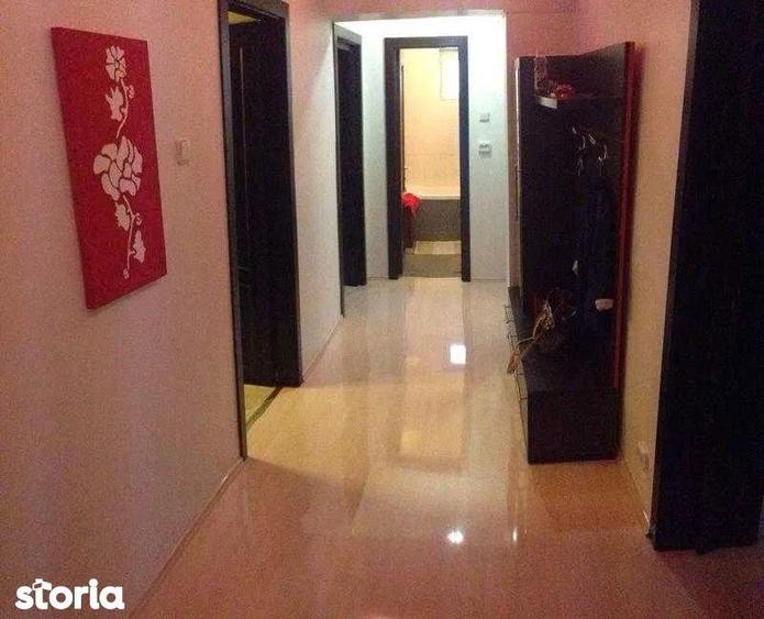 Apartament cu 3 camere decomandat, mobilat în Nerva Traian