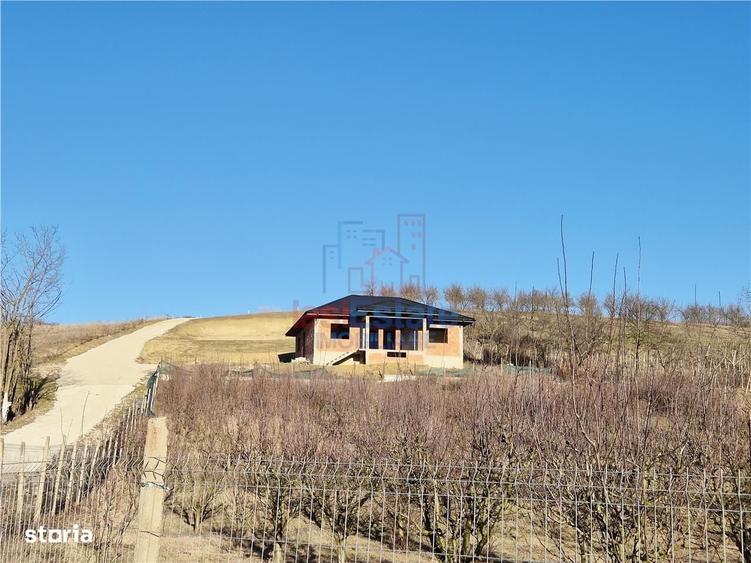 Casă cu 4 camere în Cercu