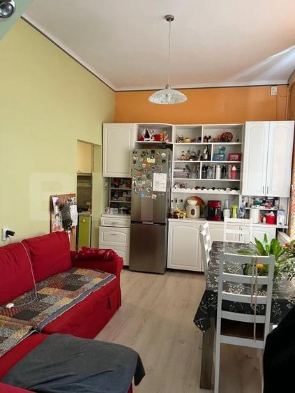 Apartament cu 3 camere semidecomandat în Est