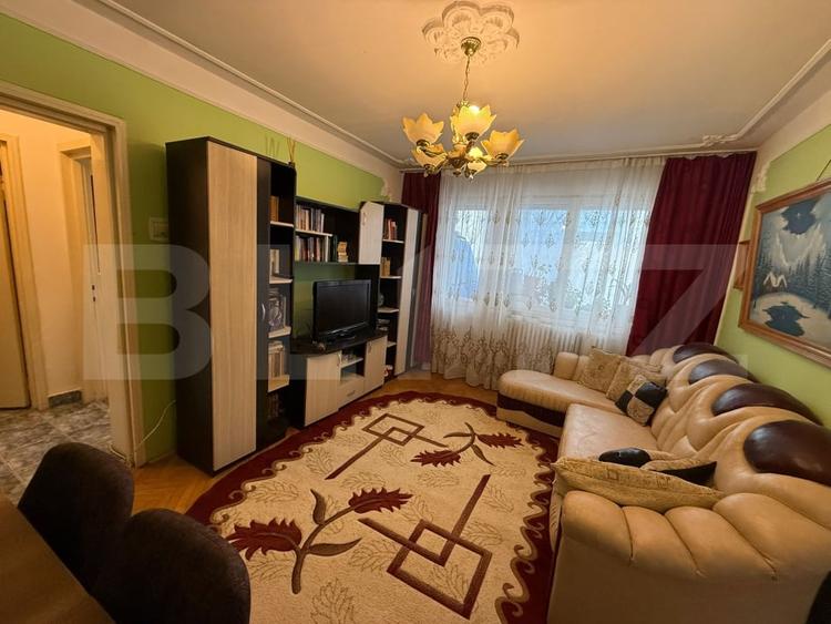 Apartament cu 3 camere semidecomandat, mobilat în Tătărași