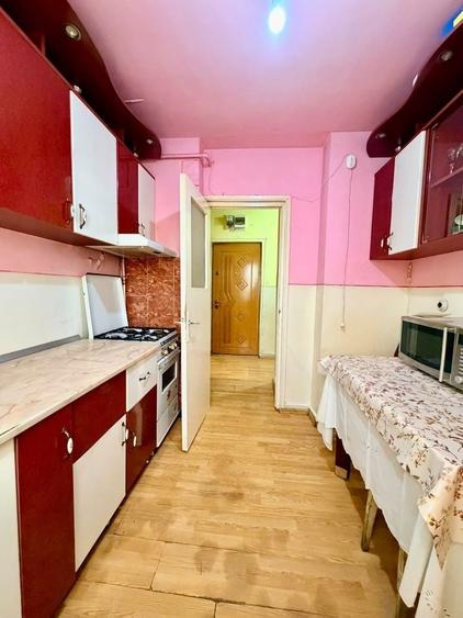Apartament cu 3 camere semidecomandat în Central