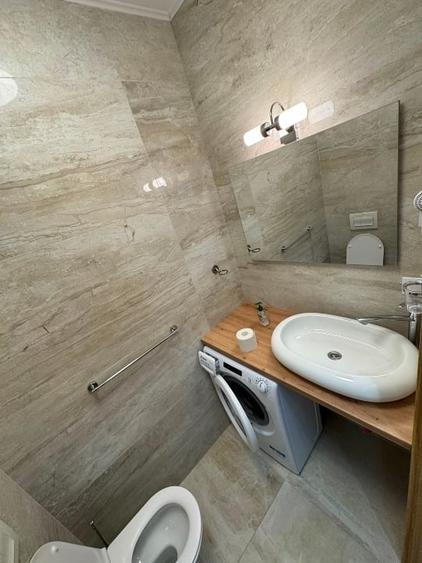 Apartament cu 3 camere semidecomandat, mobilat în Tractorul