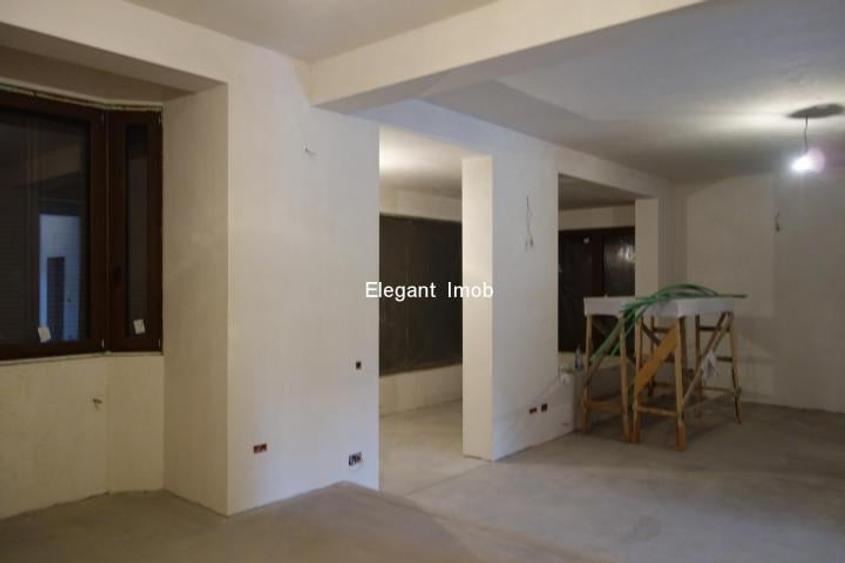 Casă cu 13 camere cu Teren 600 Mp în Corbeanca