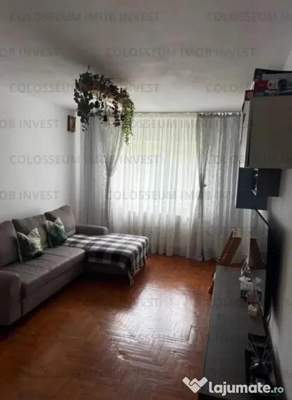 Apartament cu 3 camere decomandat în Răcădău