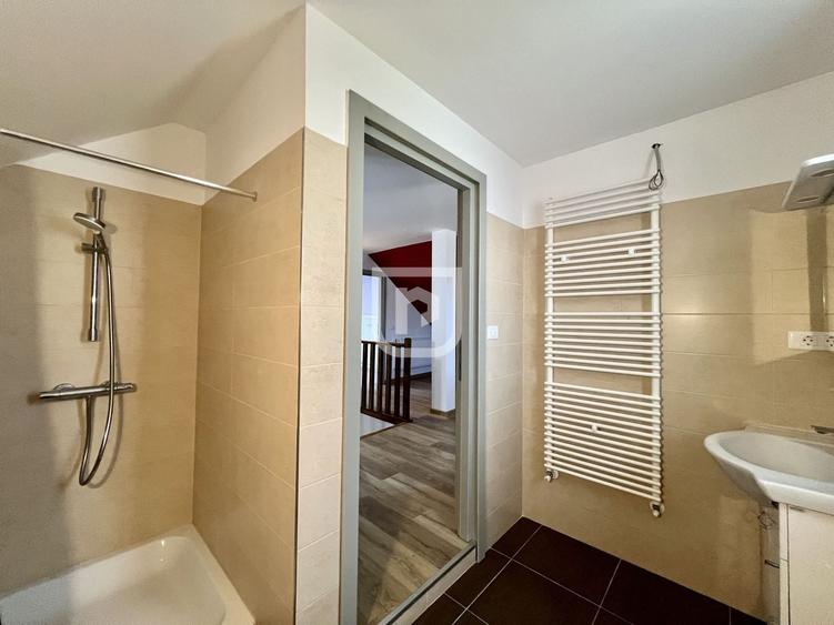 Casă individuală cu 5 camere cu Canalizare în Periferie