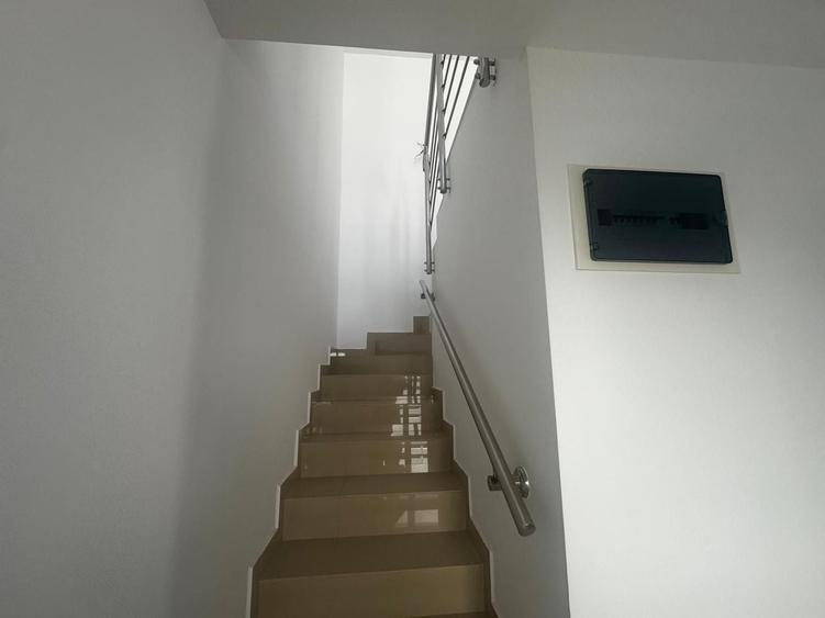 Casă individuală cu 3 camere cu Canalizare în Central