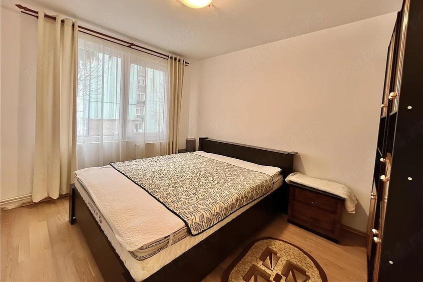 Apartament cu 3 camere decomandat în Tractorul