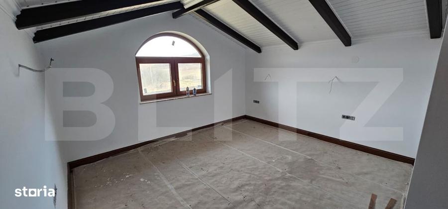Casă cu 4 camere în Criș