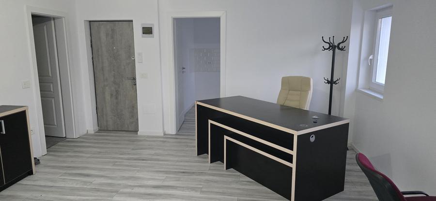 Spațiu comercial, de 36 mp, în Nicolina