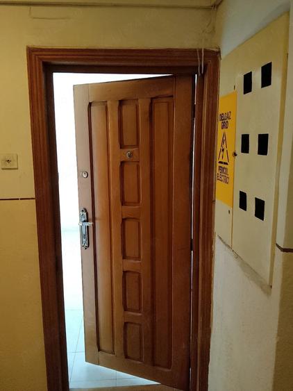 Apartament cu 3 camere semidecomandat în Dacia