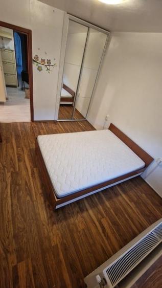 Apartament cu 3 camere decomandat, mobilat în Podul de Piatră