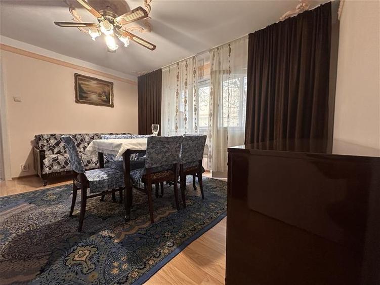 Apartament cu 3 camere semidecomandat în Lipovei