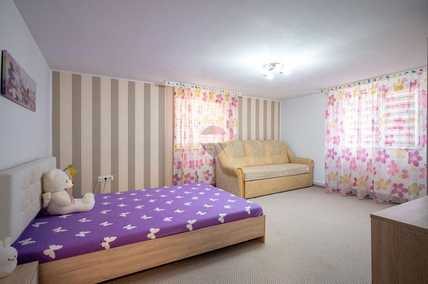 Apartament cu 3 camere decomandat, mobilat în Turcheș