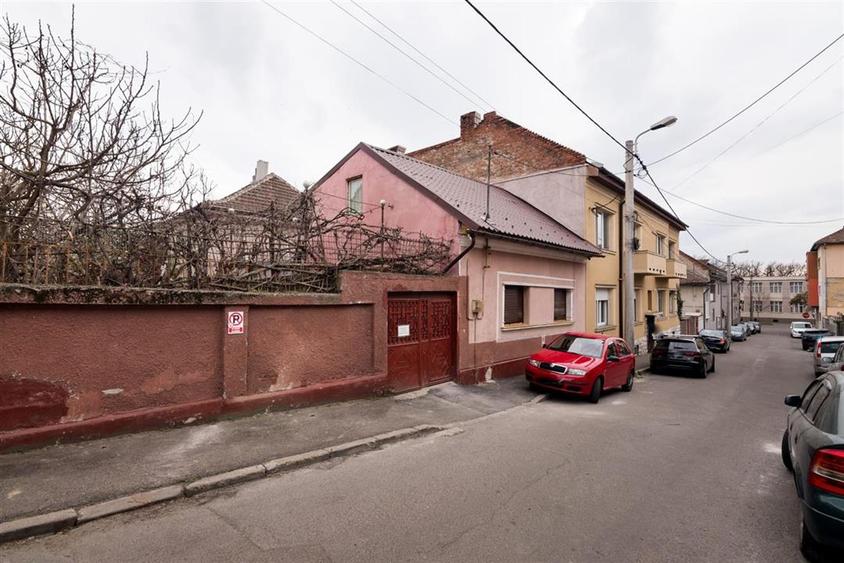 Casă cu 2 camere cu Teren 200 Mp în Central