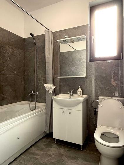 Apartament cu 3 camere decomandat în Cornitoiu