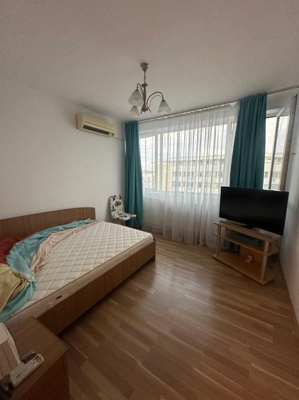 Apartament cu 3 camere semidecomandat în Iancului
