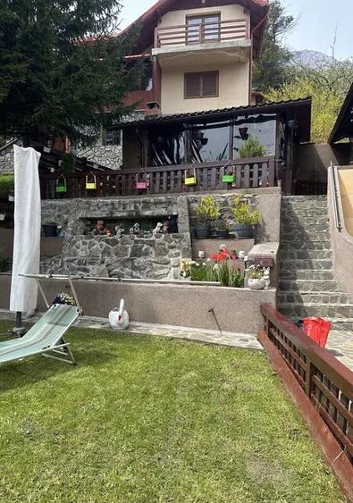 Casă individuală cu 5 camere cu Teren 500 Mp în Central
