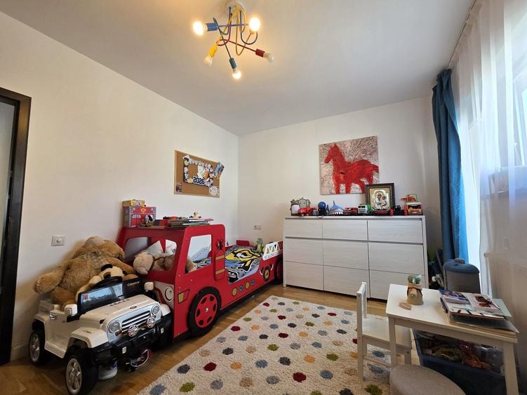 Apartament cu 3 camere semidecomandat, mobilat în Bună Ziua