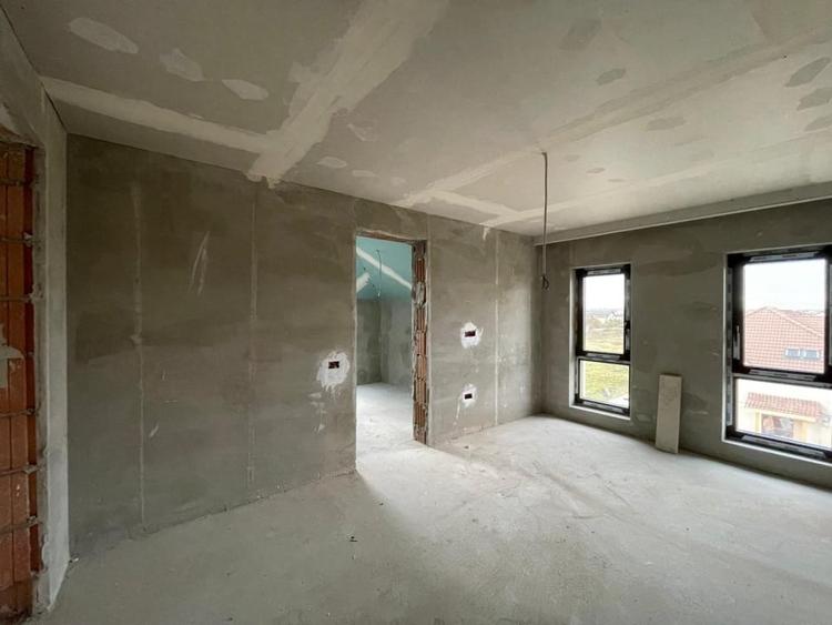 Apartament cu 3 camere semidecomandat în Moșnița Nouă