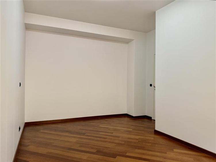 Apartament cu 5 camere decomandat în Primăverii