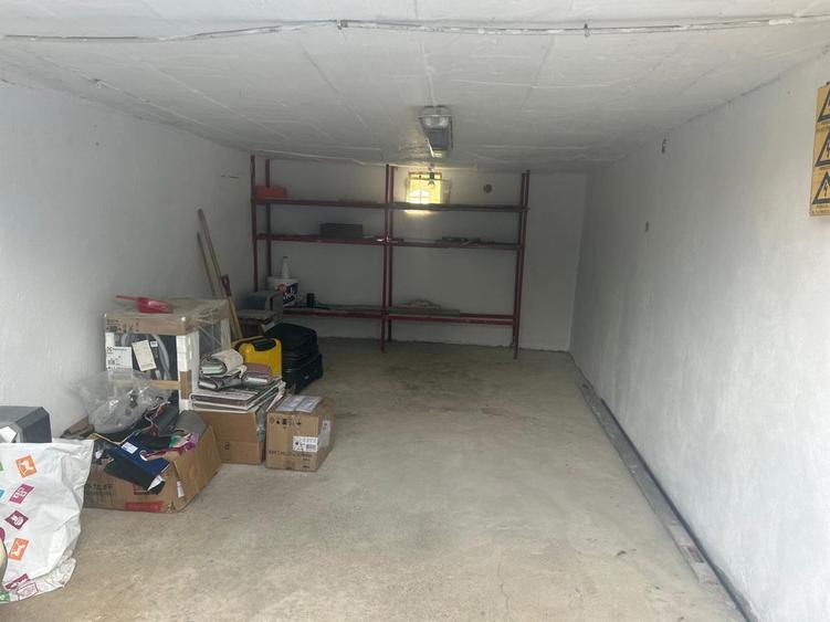 Apartament cu 3 camere decomandat în Exterior Vest