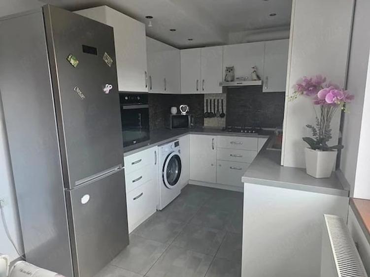 Apartament cu 3 camere decomandat în Giroc