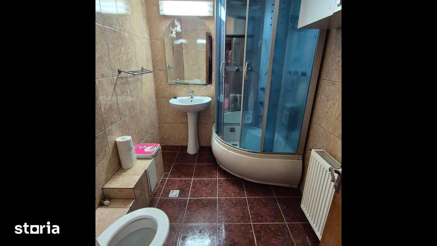 Apartament cu 3 camere în Broșteni