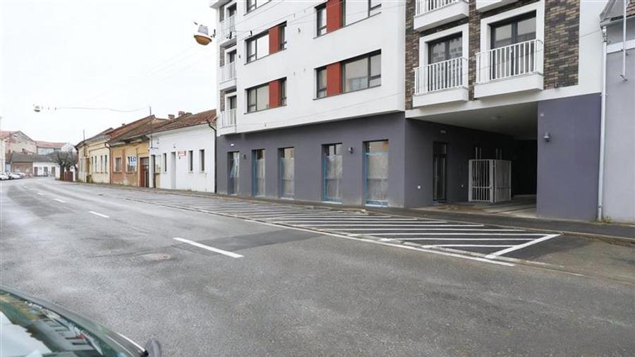 Spațiu comercial, de 150 mp, în Decebal