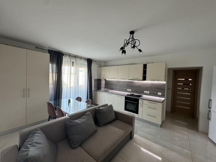 Apartament cu 3 camere semidecomandat, mobilat în UTA