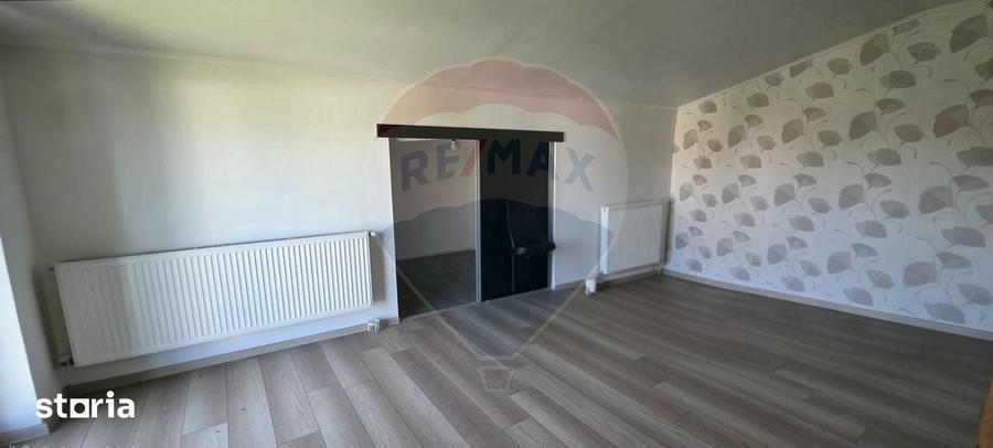 Casă cu 5 camere cu Teren 1192 Mp în Crevedia