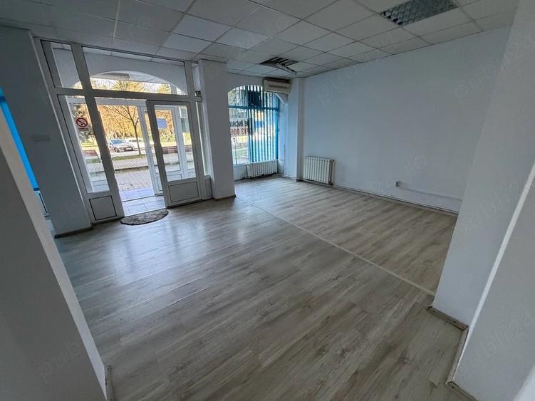 Spațiu comercial, de 125 mp, în Petros