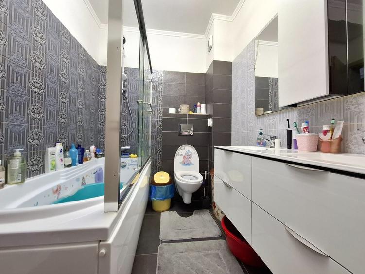 Apartament cu 3 camere decomandat în Valea Lupului