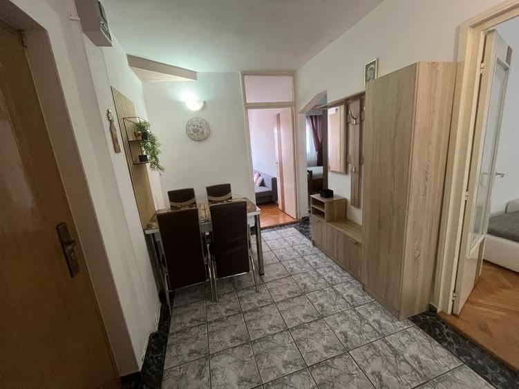 Apartament cu 3 camere decomandat în Terezian