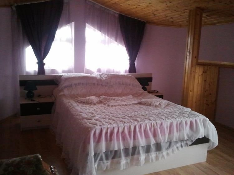 Casă cu 10 camere cu Teren 785 Mp în Central