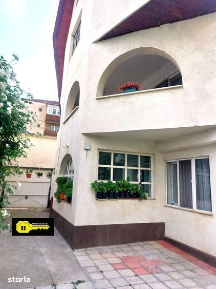 Casă cu Teren 646 Mp în Rogerius