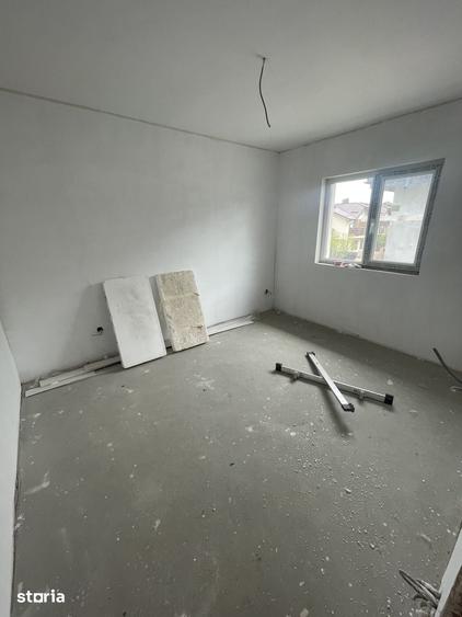 Casă cu 4 camere cu Teren 250 Mp în Clinceni