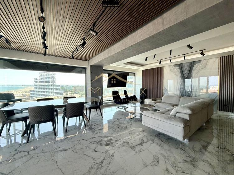 Penthouse cu 5 camere decomandat, mobilat în Central
