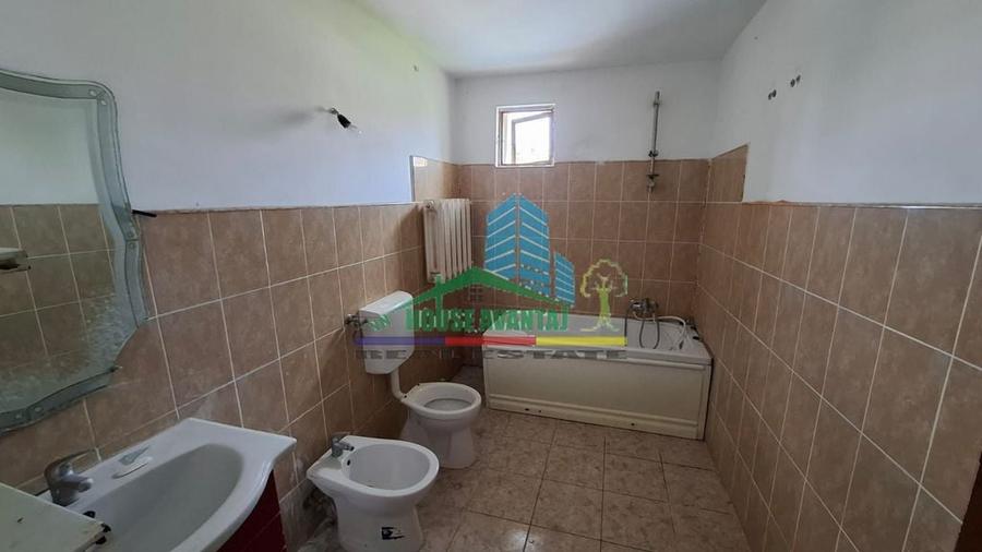 Casă cu 5 camere cu Teren 416 Mp în Central