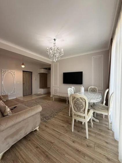 Apartament cu 3 camere decomandat în Rediu