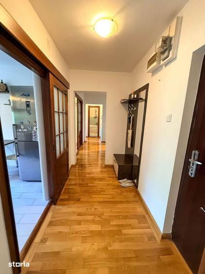Apartament cu 3 camere decomandat în Vitan