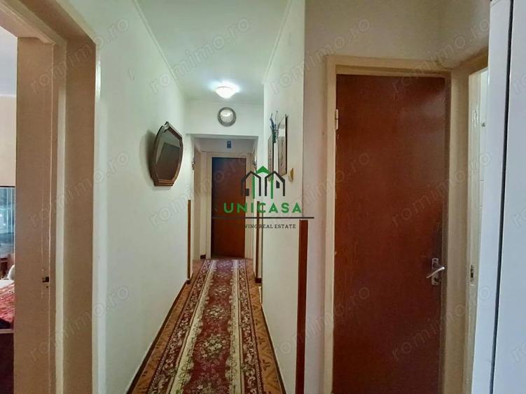 Apartament cu 3 camere semidecomandat în Traian