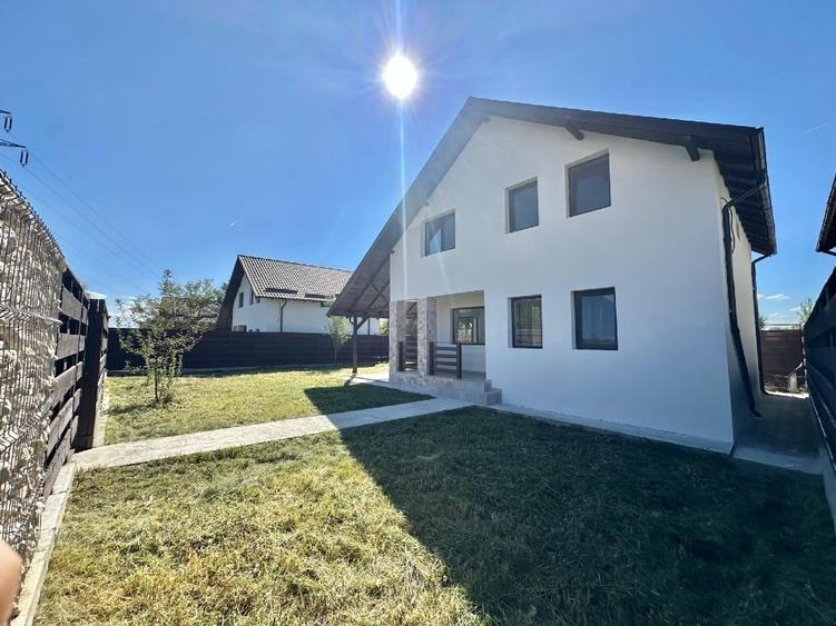Casă individuală cu 5 camere cu Teren 400 Mp în Central
