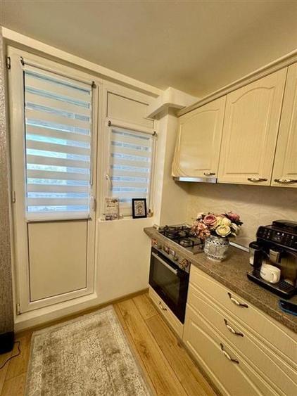 Apartament cu 2 camere semidecomandat, mobilat în 1 Mai