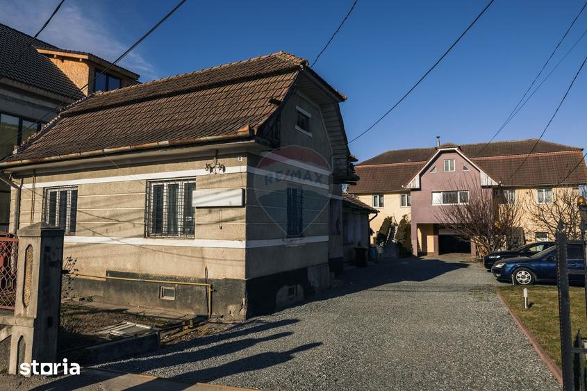 Casă cu 8 camere cu Teren 946 Mp în Central