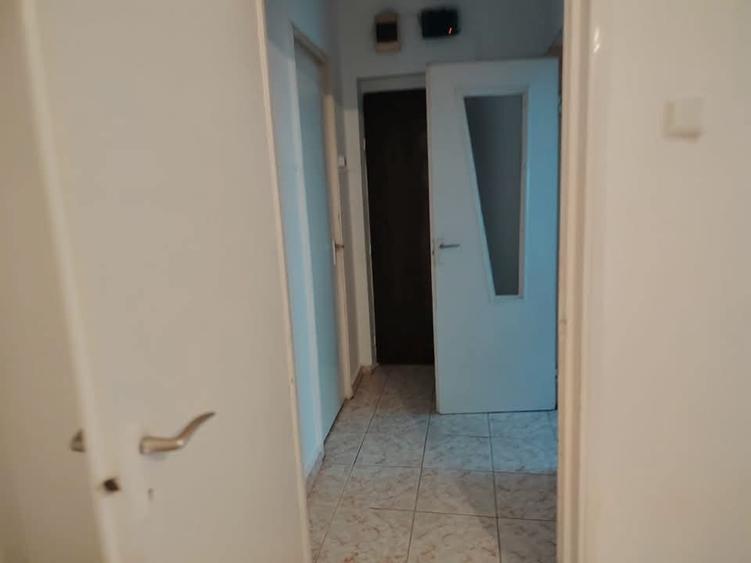 Apartament cu 3 camere semidecomandat în Drumul Taberei