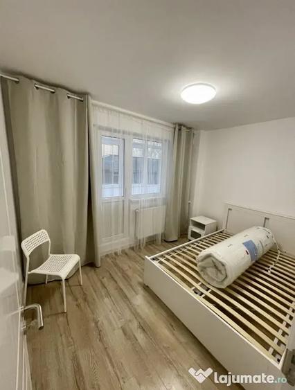 Apartament cu 2 camere decomandat în Victoriei